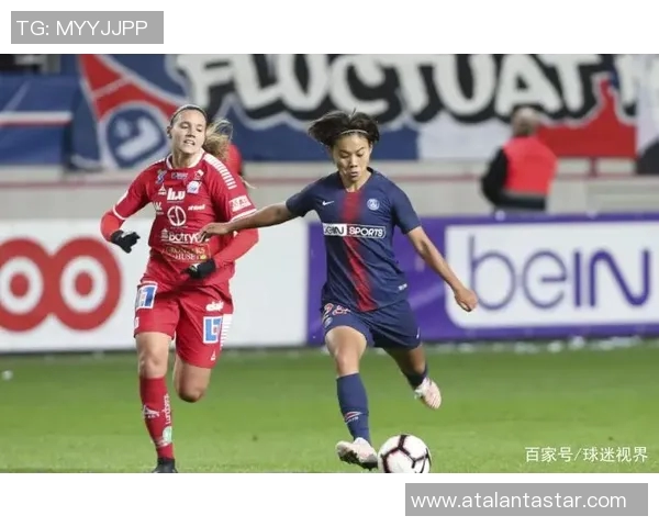 特雷杨与足球巨星亲密合影互动视频引发球迷热议 特雷杨与足球巨星亲密合影互动视频引发球迷热议